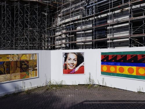 Es lacht die Verbraucherin