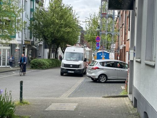 Bergische Landstraße Blick Richtung Fußgängerzone im Mai 2023